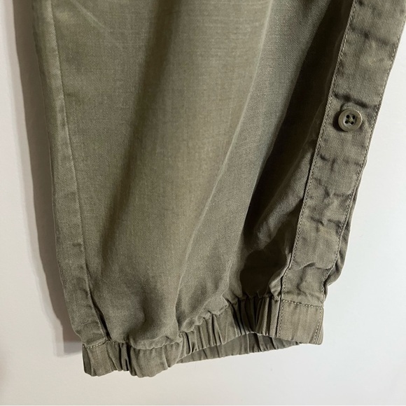 Cloth & Stone Anthropologie Pants Size Medium Pull On Jogger Side Buttons Olive - Picture 2 of 13